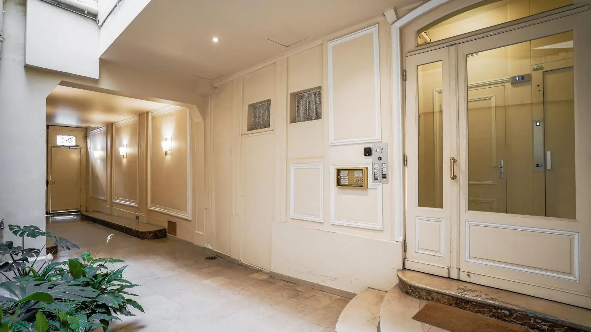 Apartment In Rue Saint-Honore 파리